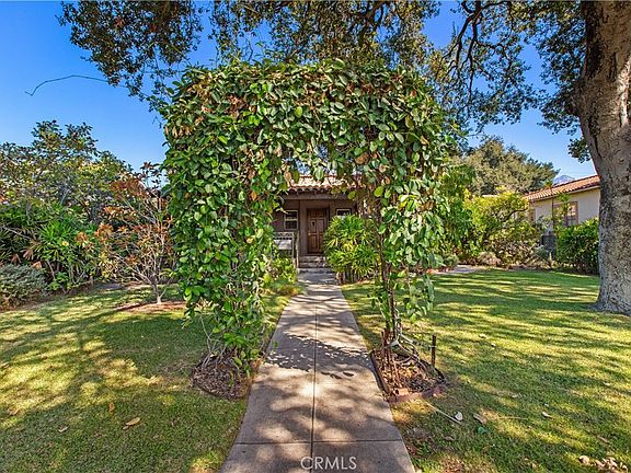 3rd image of 1759 Las Lunas St
