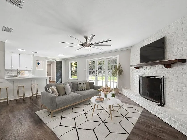 5903 Highland Hills Dr — Photo 2