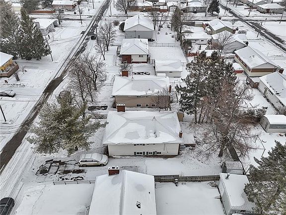 3rd image of 165 Snow Ave