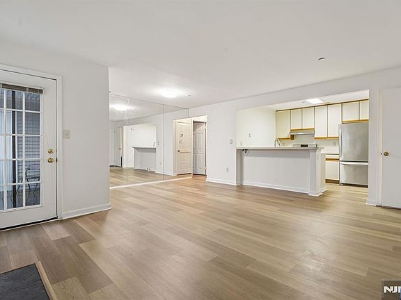5th image of 25 Markham Circle