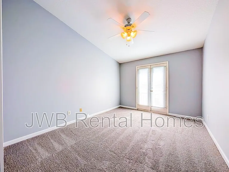13715 Richmond Park Dr N #507 — Photo 7
