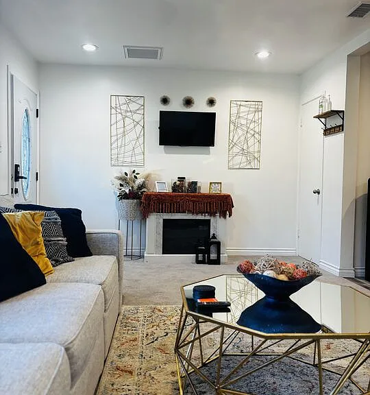 1377 S Sultana Ave — Photo 34