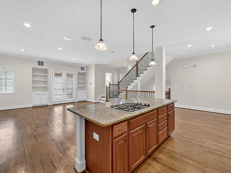 5305 Lillian St #B — Photo 10