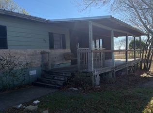 83 Roots Rd, Martindale, TX 78655