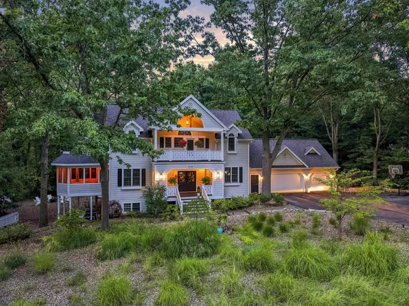 3029 Dunes Valley Path, Stevensville, MI 49127