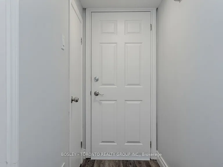 63 Burndale Ave #LOWER — Photo 24