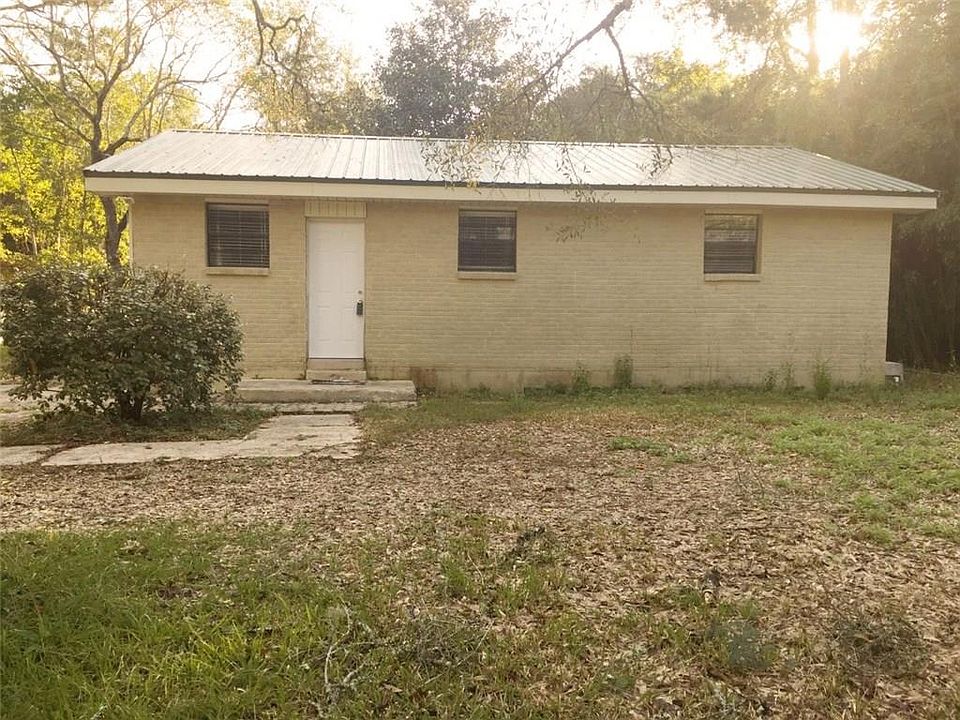 1st image of 610 E Evergreen Dr