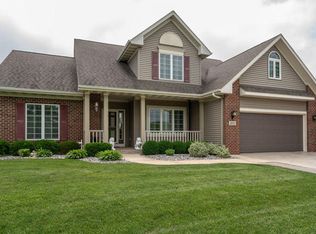 460 S Boulder Ridge Dr, Lake Geneva, WI 53147