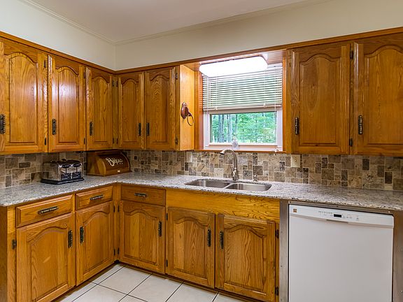 4th image of 420 Mohican Ln