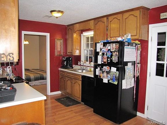 5th image of 20 Hillburne Dr