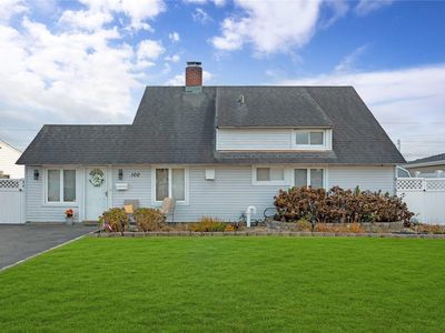 100 Twin Lane N, Wantagh, NY, 11793