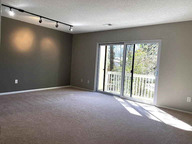 2420 Southgate Sq — Photo 7