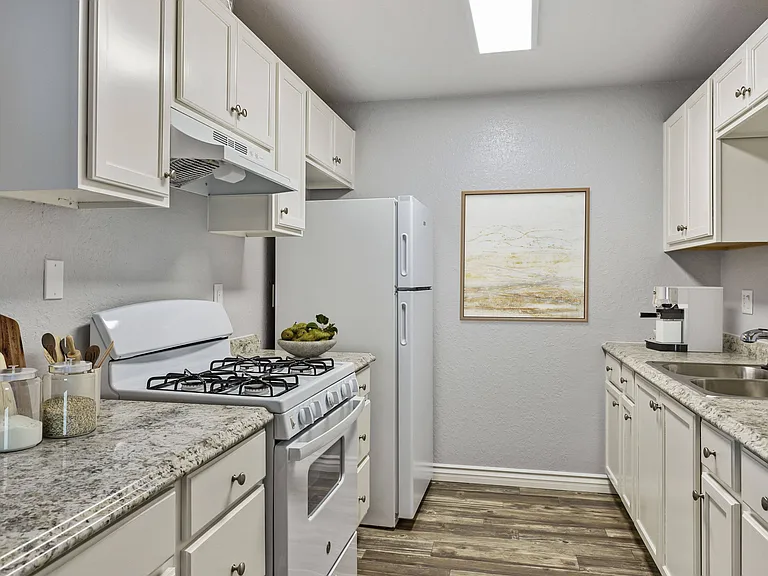 Casa Monterey Apartments — Photo 5