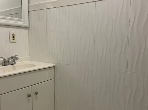 115 Ralph Avenue image 4 of 6