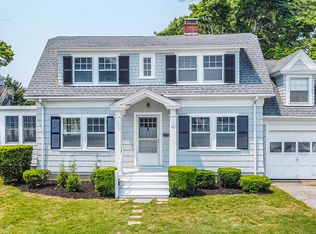 11 Pennsylvania Ave, Falmouth, MA 02540