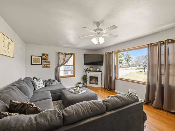 435 S League Rd, Colfax, IA 50054