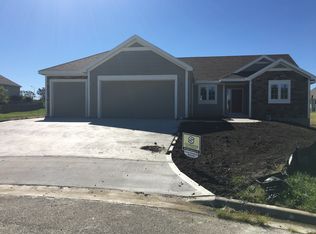 1202 Palmyra Ct, Baldwin City, KS 66006