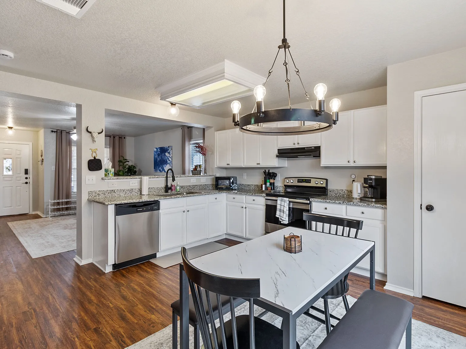 3 bed, 2.5 bath, 1437 sqft, $3,500 — Photo 3