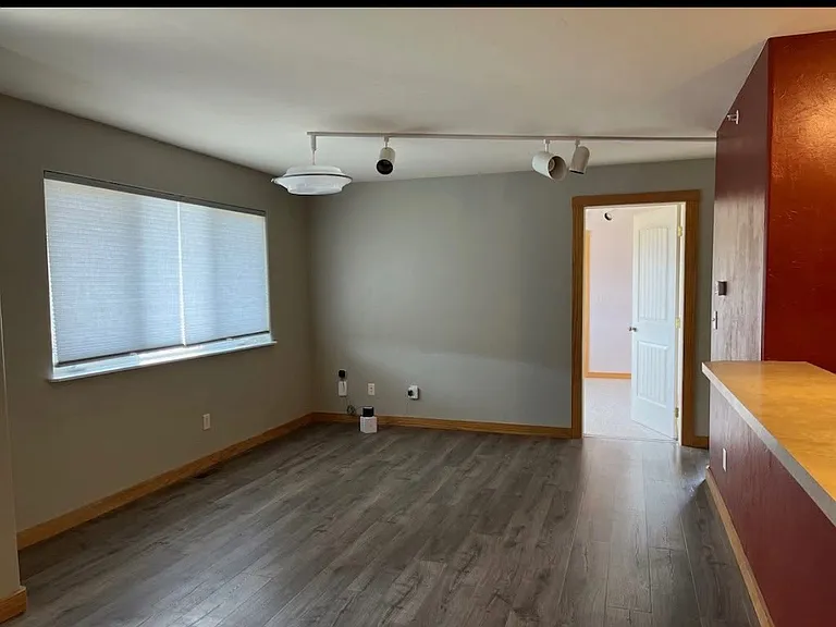 510 Redcliff Cir — Photo 3