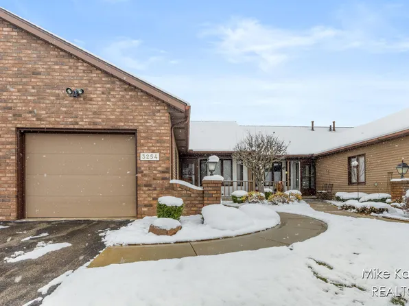 3254 Calvin Ct SW, Grandville, MI 49418