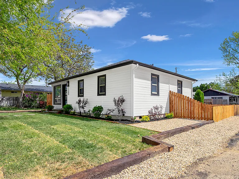 1309 W Melrose St — Photo 23