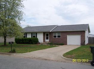 104 W Barton Pl, Nevada, MO 64772