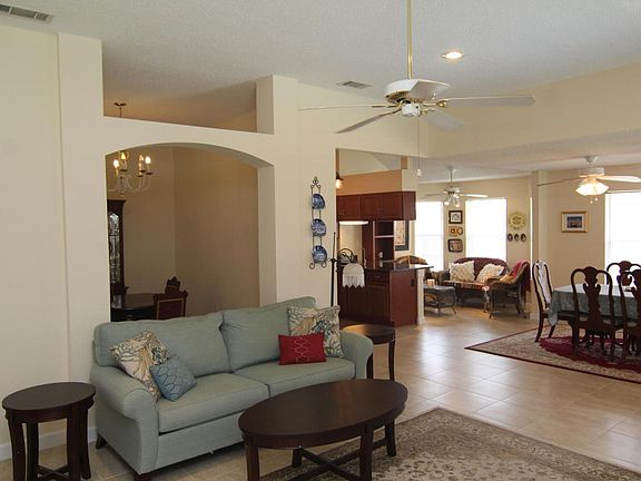 4th image of 303 Patricia Ln