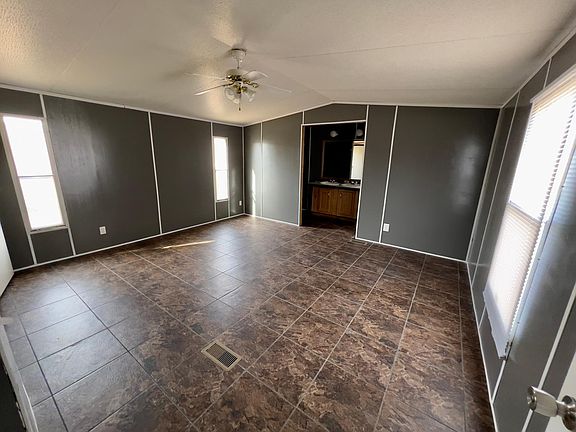 5th image of 51 Joyce Dr