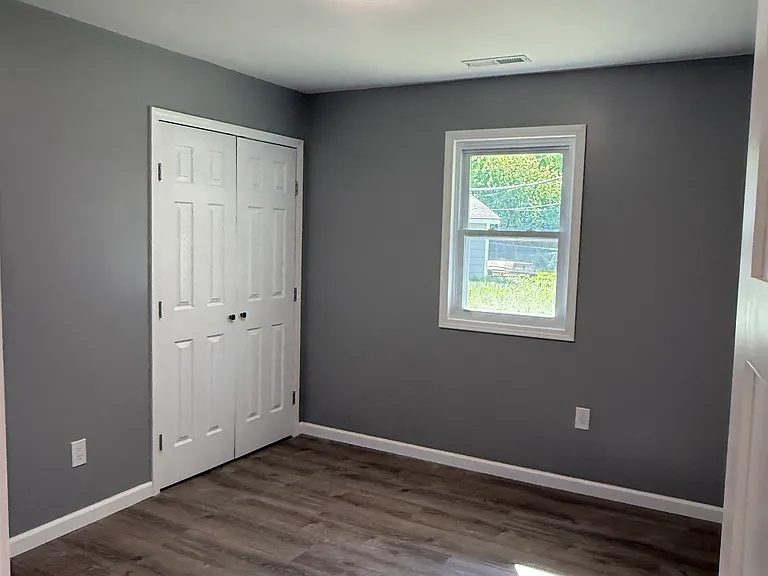 400 S Streeter Ave — Photo 1