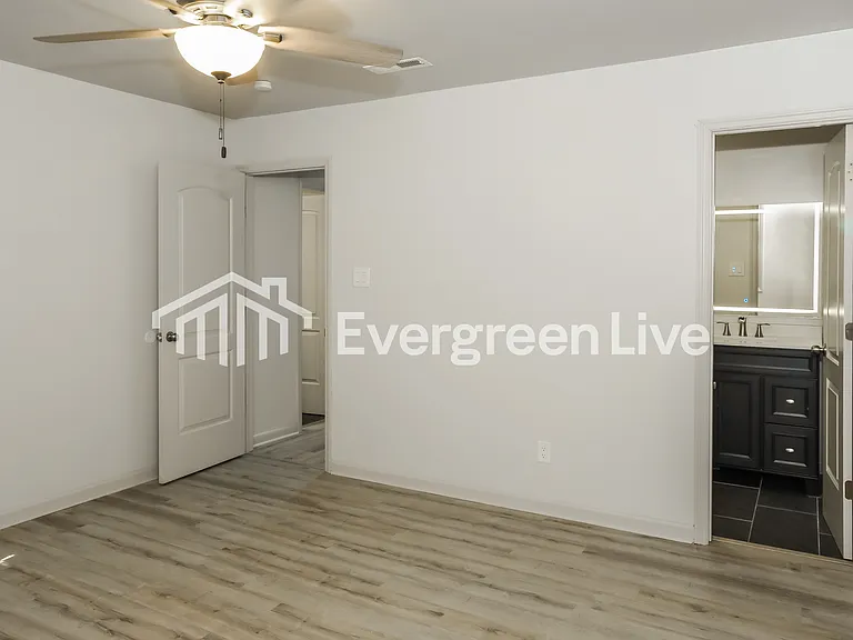 917 Bedford Dr SW — Photo 9