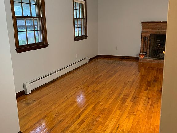 4th image of 109 Oxford St #109