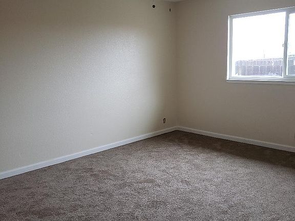 3rd image of 1026 Albers Rd