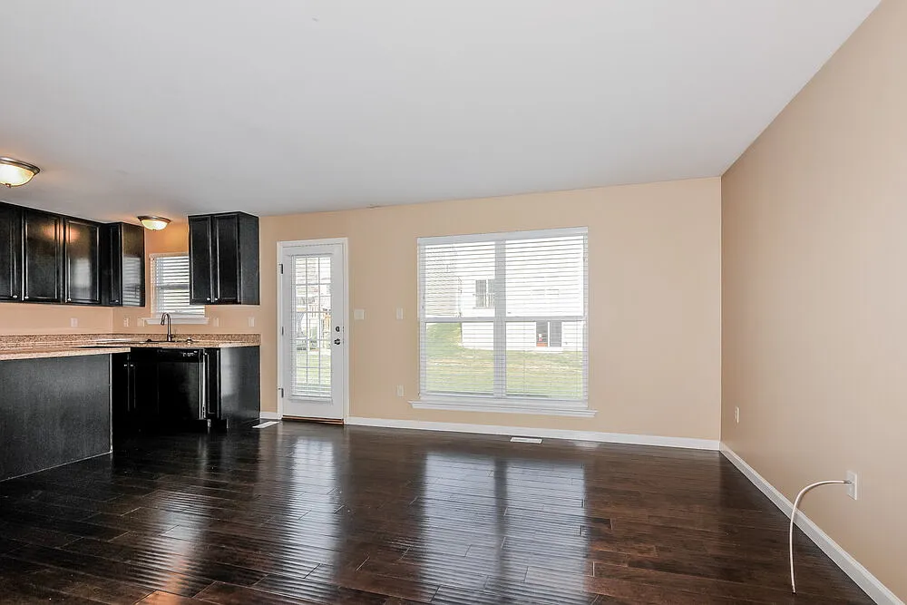 3 bed, 2.5 bath, 1480 sqft, $2,200 — Photo 4