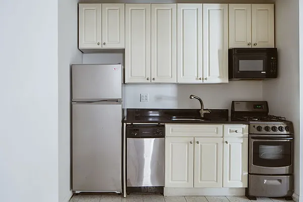 Rented by Sky Management | media 13