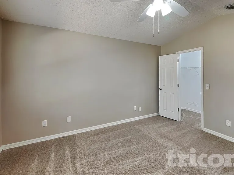 947 Sandywood Dr — Photo 7