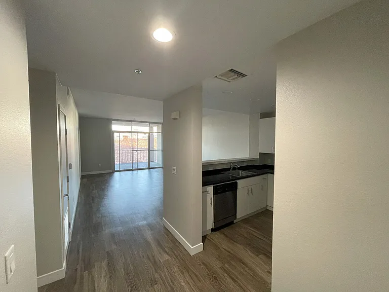 33 South Third — Photo 28