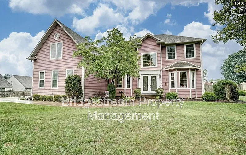 4 bed, 4.5 bath, 2715 sqft, $3,595 — Photo 1