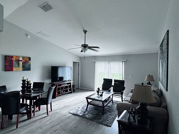 3rd image of 560 Greenshank Dr