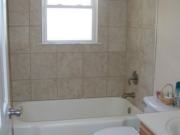 4th image of 2436 Eastway Dr
