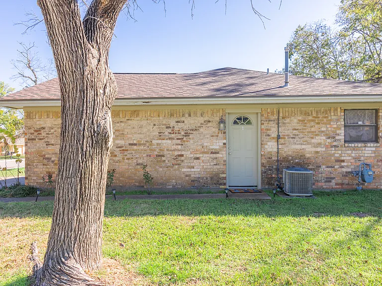 1600 Lawyer St — Photo 35