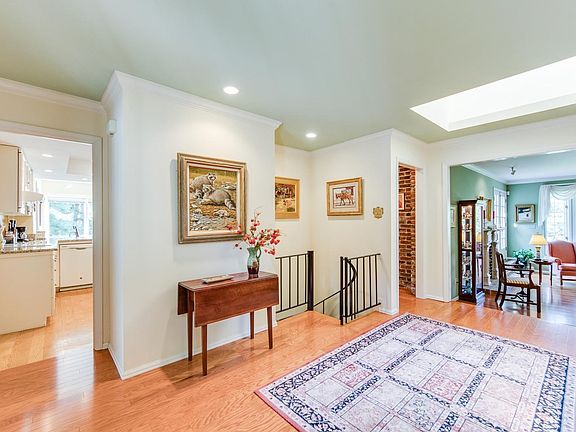 4th image of 817 White Rock Dr