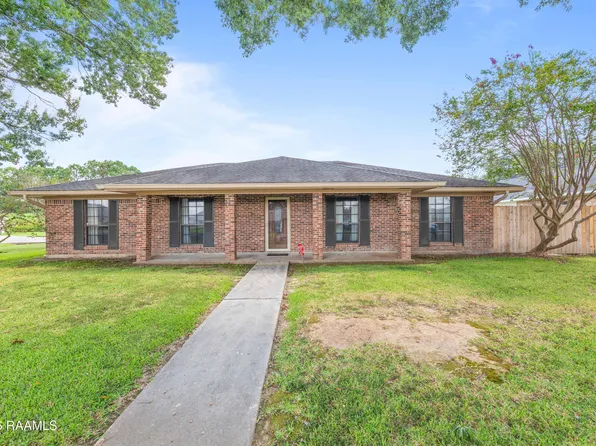 201 Nicole Dr, Youngsville, LA 70592