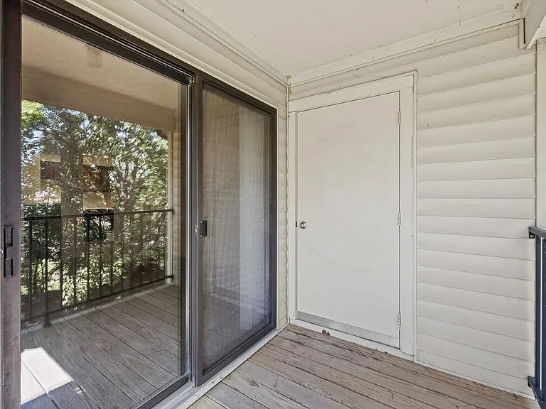 2193 N Broadway St — Photo 15
