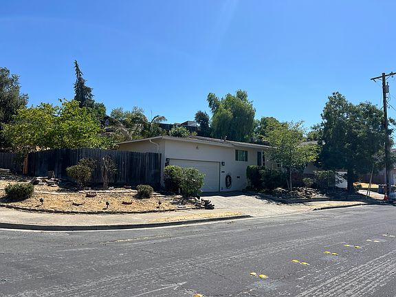 5th image of 632 Shaddick Dr