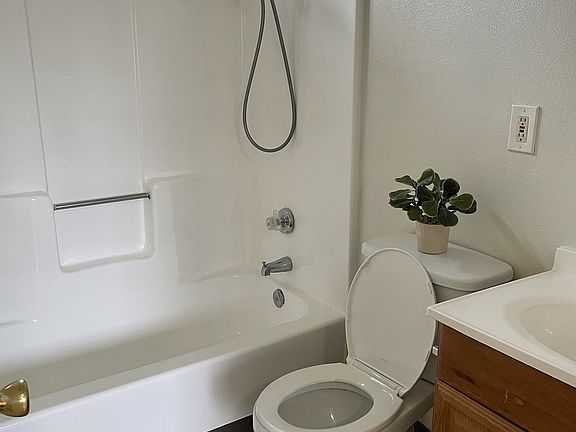 3rd image of 424 Ponoma St #428