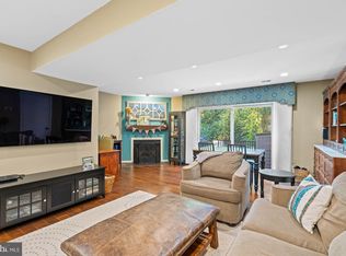 8913 Battery Pl #28, Bethesda, MD 20814