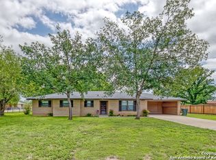530 Ham Ln, Uvalde, TX 78801
