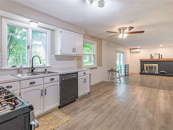 5th image of 3853 Orchard St