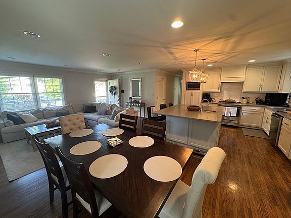 3rd image of 532 Edgeknoll Dr