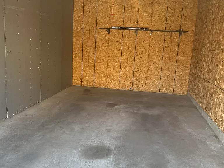 Detached 1 car garage